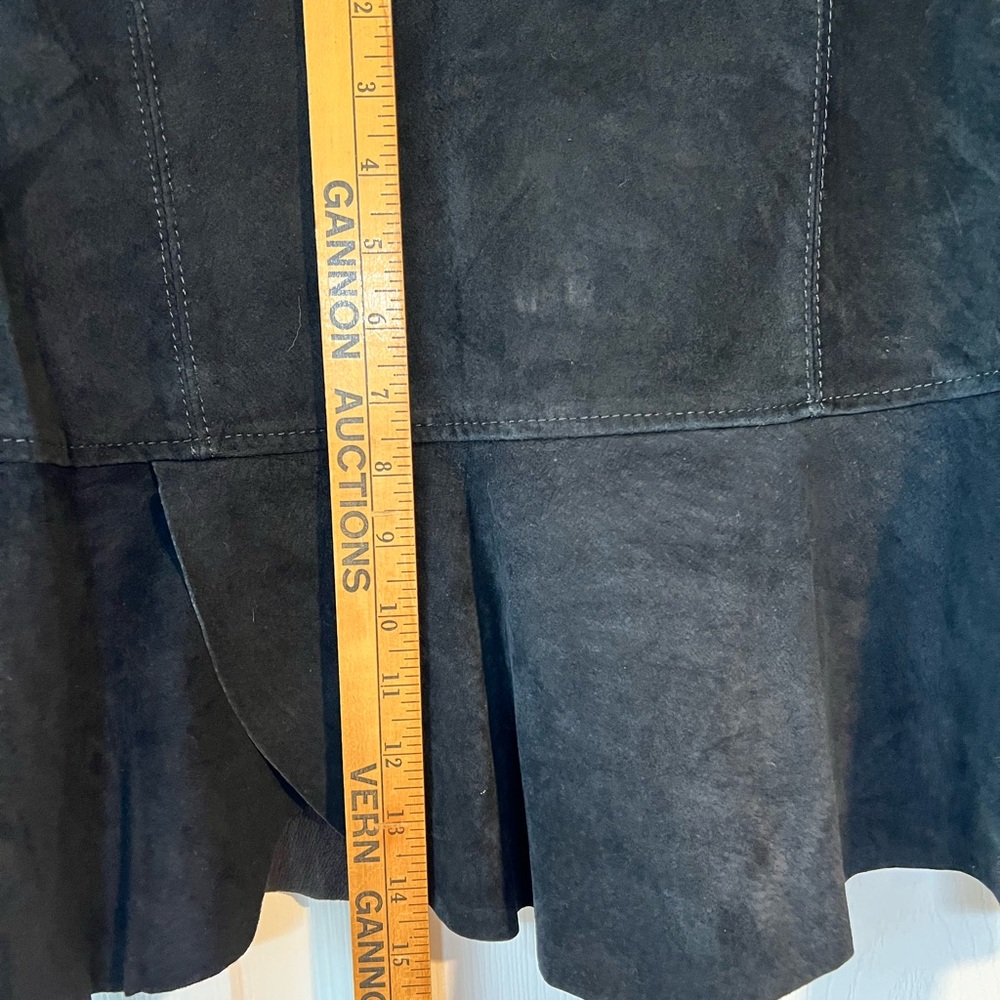 Black Suede Mini Skirt vintage - Picture 4 of 8